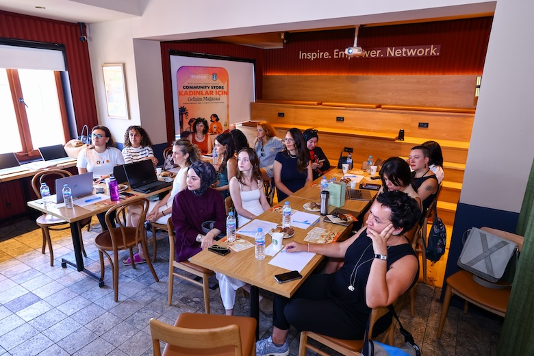 Starbucks kadın girişimine alan açıyor