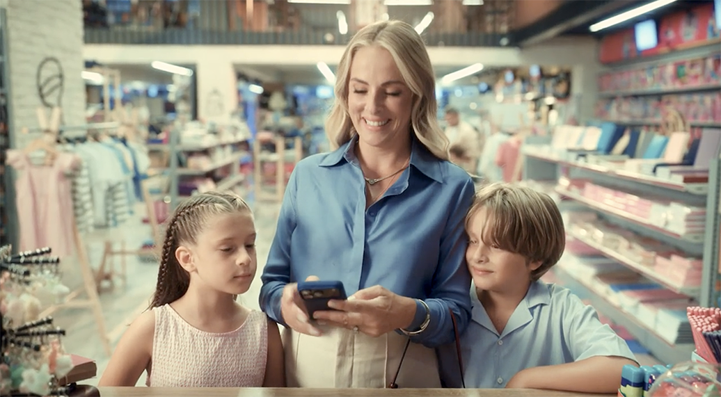 QNB’nin Yeni Reklam Filminde Doğa Rutkay ve İkizleri Rol Aldı