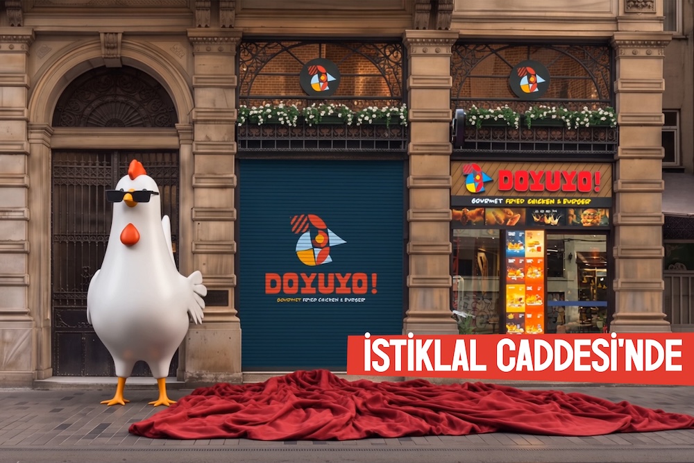 İkonik Tramvay Ajan Tavuk’a Dönüştü: İstiklal Doyuyo’suna Kavuştu!