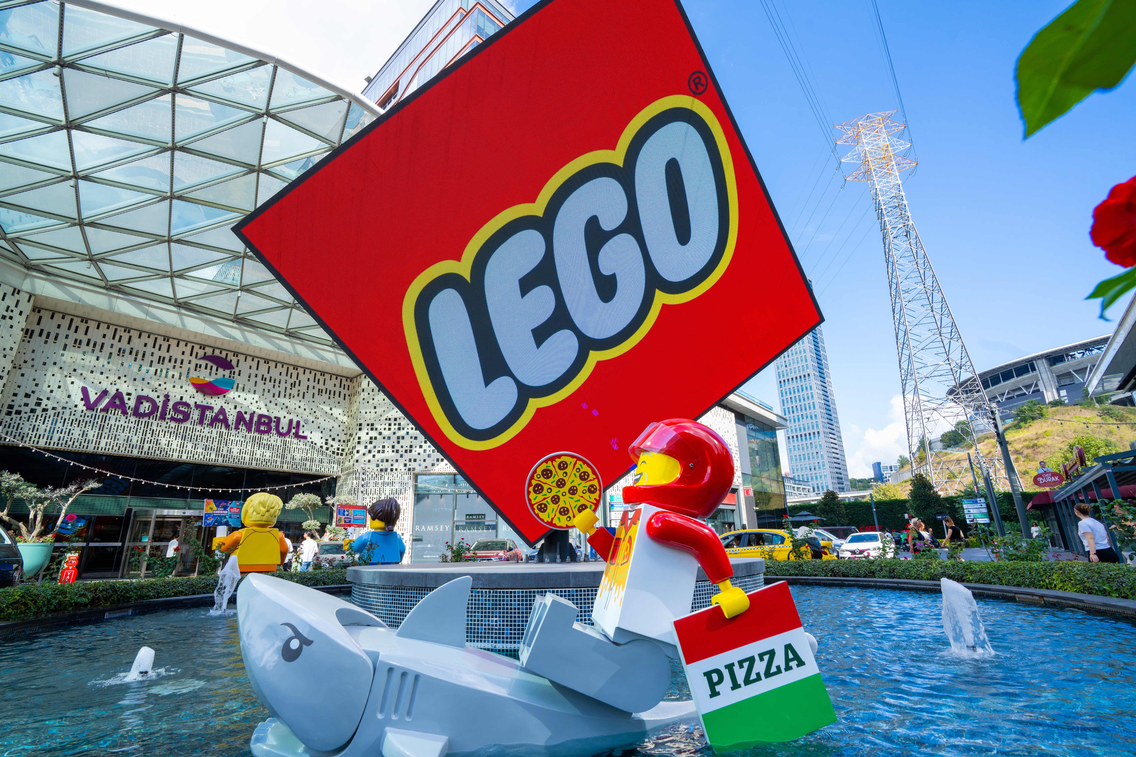 LEGO® Türkiye çocukları, kendi kahraman hikayelerini oluşturmaya davet ediyor