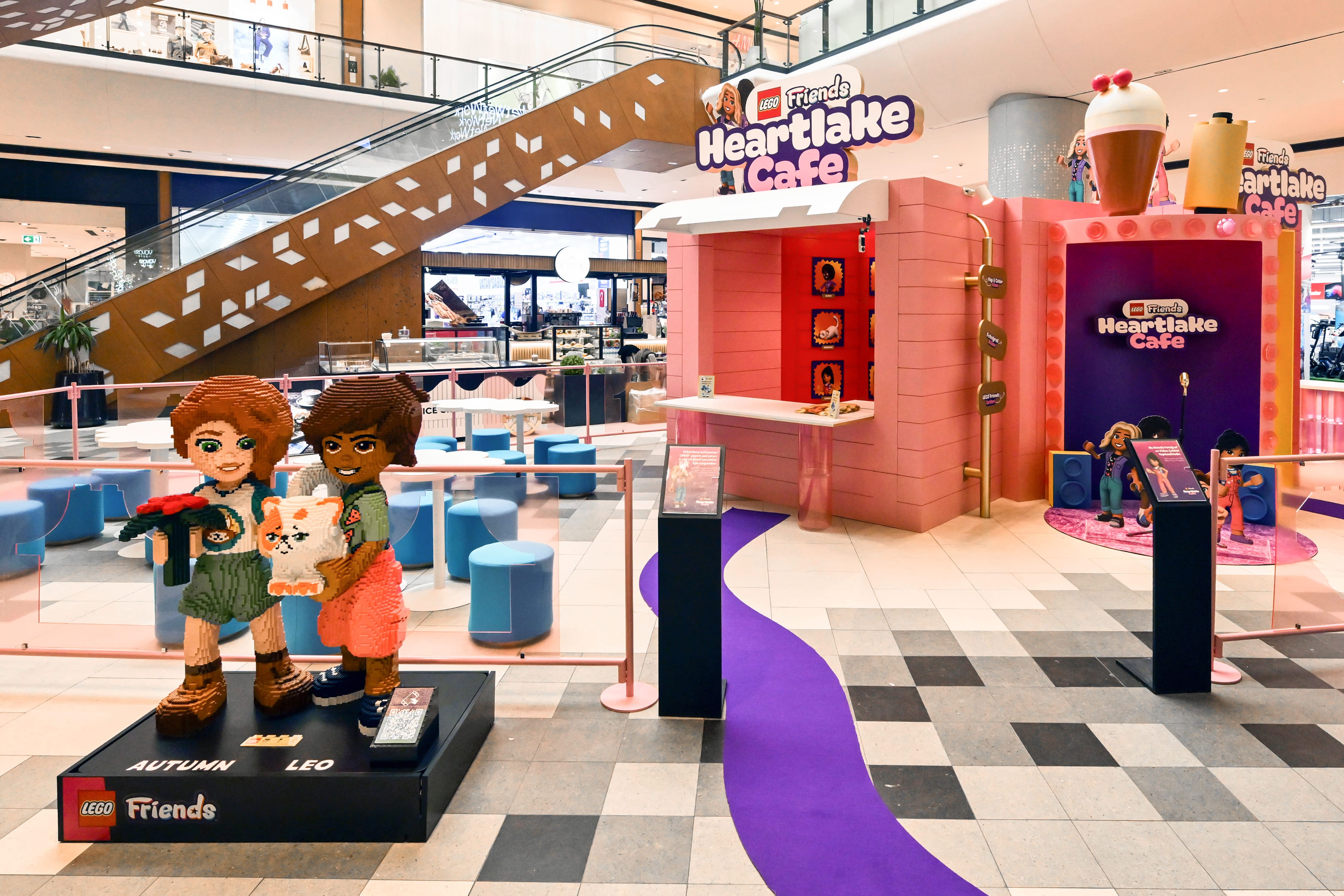 LEGO® Friends’ten Çifte Heyecan: Heartlake Café İstanbul’da, Heartlake Müzikali Ekranlarda
