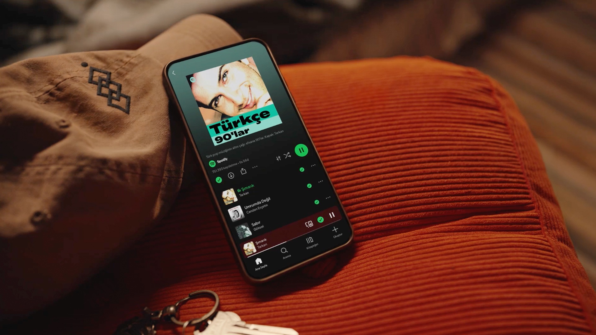 Sıkışık otobüsten öğrenci evine: Spotify’dan mizah dolu üç yeni reklam filmi